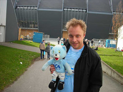 Hemma är bäst, tycker Anders Andersson. Här utanför Stadion där MFF spelar sina hemmamatcher.