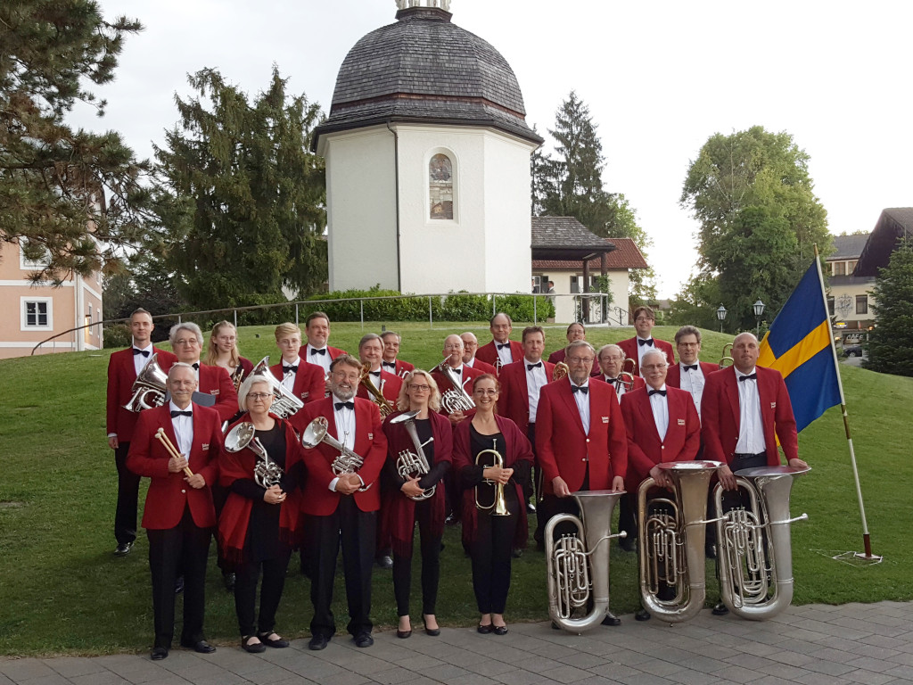 Limhamns Brassband på turné förra året. Här framför Stille Nacht-kapellet i Oberndorf vid Saltzburg.