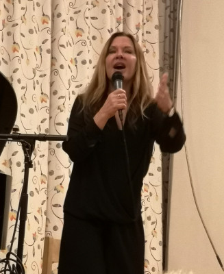 Anna-Lena Brundin framförde några sköna chansoner.